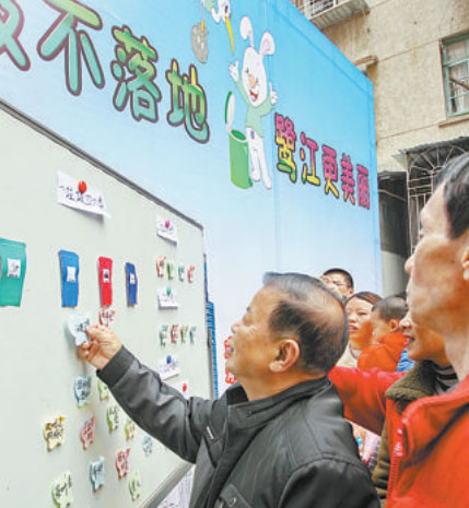 送上分類垃圾桶，傳遞文明與環保