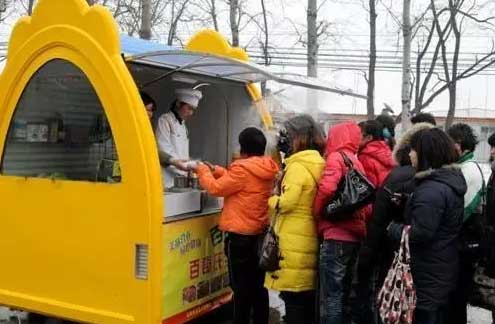 書報亭、早餐車，甚至垃圾桶都有二維碼“身份證”了。